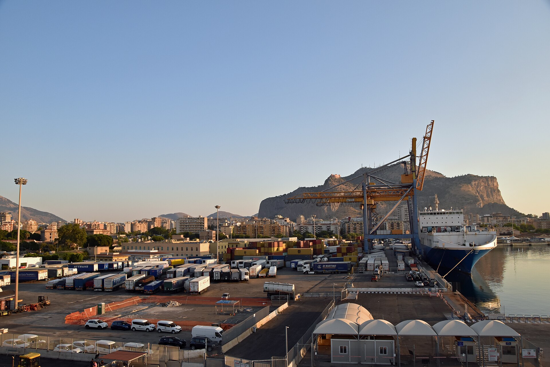 Hafen und Wasserfront von Palermo